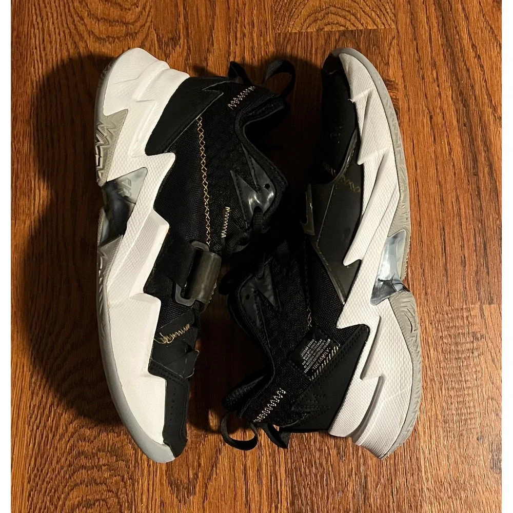 Jordan Why Not Zer0.3 GS Black Metallic Gold White Mens 7Y Basketball